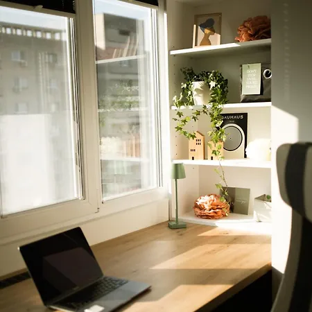 Urban Park Apartment *